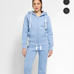 Russemerch hoodie  - Skit snygg russemerch zip hoodie! 😍