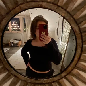 Stickad tröja  - Marinblå stickad tröja från Mango 🖤