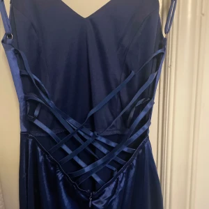 Blå Balklänning  - Blå Balklänning från Shein!   Super fin på men kommer ej till användning då jag hittat en annan balklänning✨  Kan skicka fler bilder ifall det behövs🫶