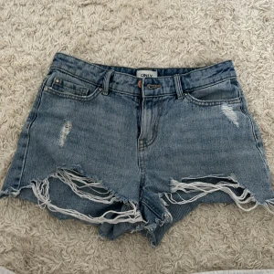 Jeans shorts - Superfina jeansshorts från only 💕💕 Mid/Low waist 