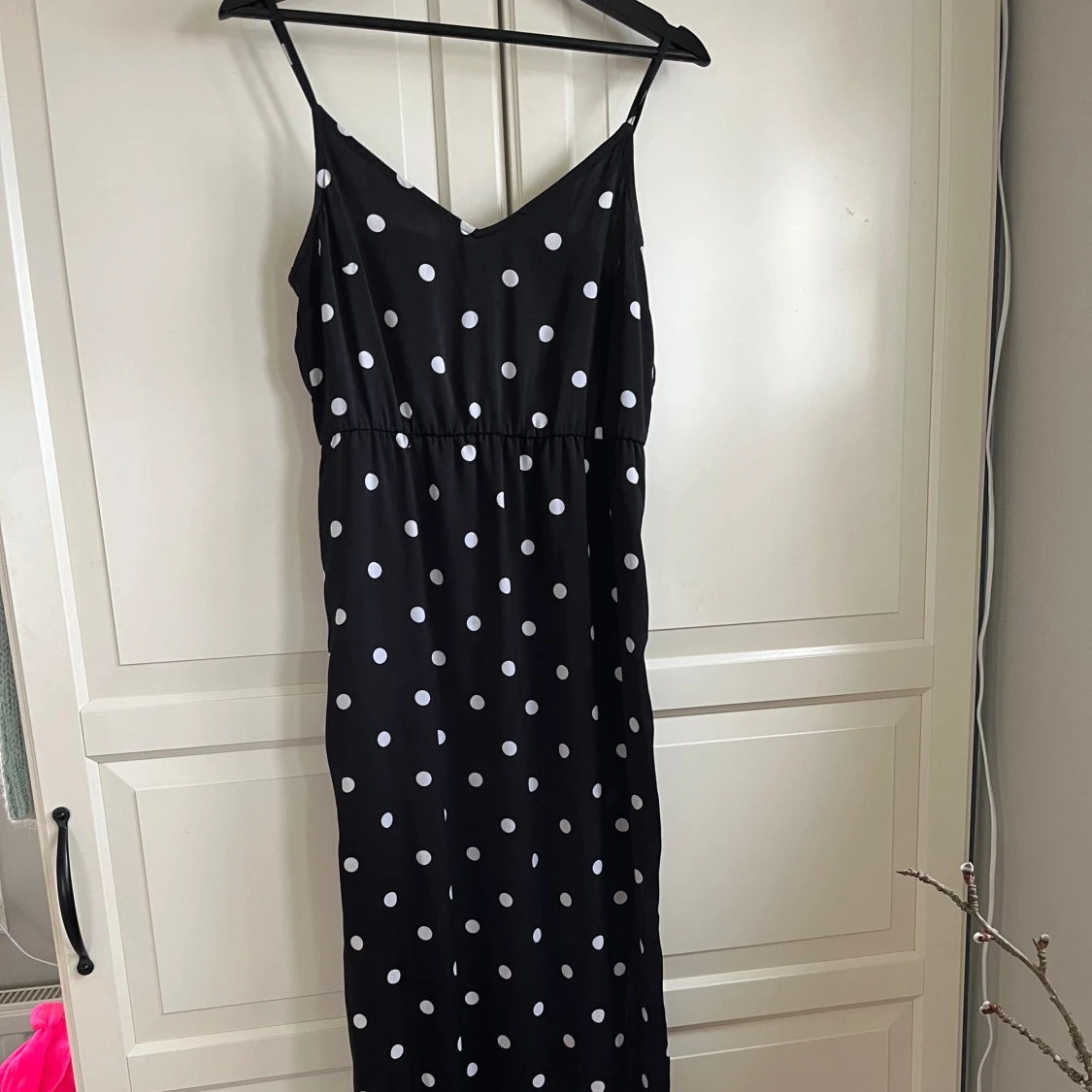 Lång prickig klänning 