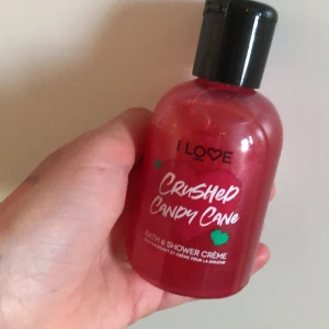 Crushed candy cane bath& shower creme - Aldrig använd såklart🫶🏻säljer för att jag har ganska många och vill bli av med dom❤️