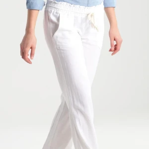 Roxy Linnebyxor  - Säljer mina otroligt fina Roxy linnebyxor som jag fick i födelsedagspresent men dom är ALDRIG använda och helt nya bara att prislappen saknar, (säljer de pga fel storlek) Hör gärna av er vid frågor 💕(KÖP DIREKT FÖR 600kr)