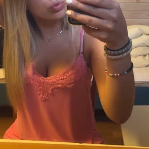 Snyggt spetslinne!! - Säljer detta as snygga rosa spetslinnet!! Inga defekter!