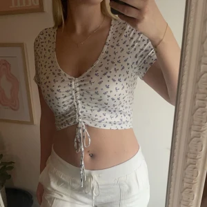 T-shirt/ topp - Aldrig använd💞 Säljer då den bara tar plats i garderoben ❣️