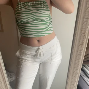 Topp - Använt några fåtal gånger under sommaren 2020 sedan har den bara legat i garderoben och tagit plats. Den är lite för liten för mig så någon som har S/Xs hade den nog passar bättre på💞