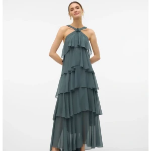 Vero Moda x Felicia - Nyskick (prislapp kvar) Säljer pga storleken inte passa