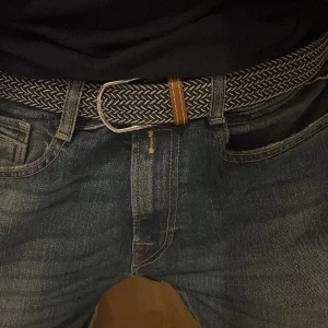 Flätat bälte - Bra skicka och ett snyggt bälte till sommarn.