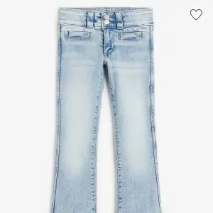 Säljer dessa jeans från hm, då dem Inte är till användning längre, kan skicka fler bilder privata. Använd 3 gånger och dem der helt nya ut. Dem är i längden 170