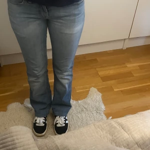 Low waist jeans  - Low waist jeans, storlek 27 och jag är 165💗