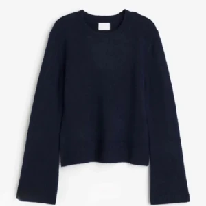 Stickad tröja med vida ärmar - Slutsåld❤️