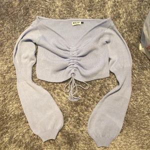 🩵Stickad tröja🩵 - Säljer denna stickade tröja pågrund av att den inte kommit till användning.  Från Madlady, storlek S men skulle säga att den massor folk som har M också!🤍