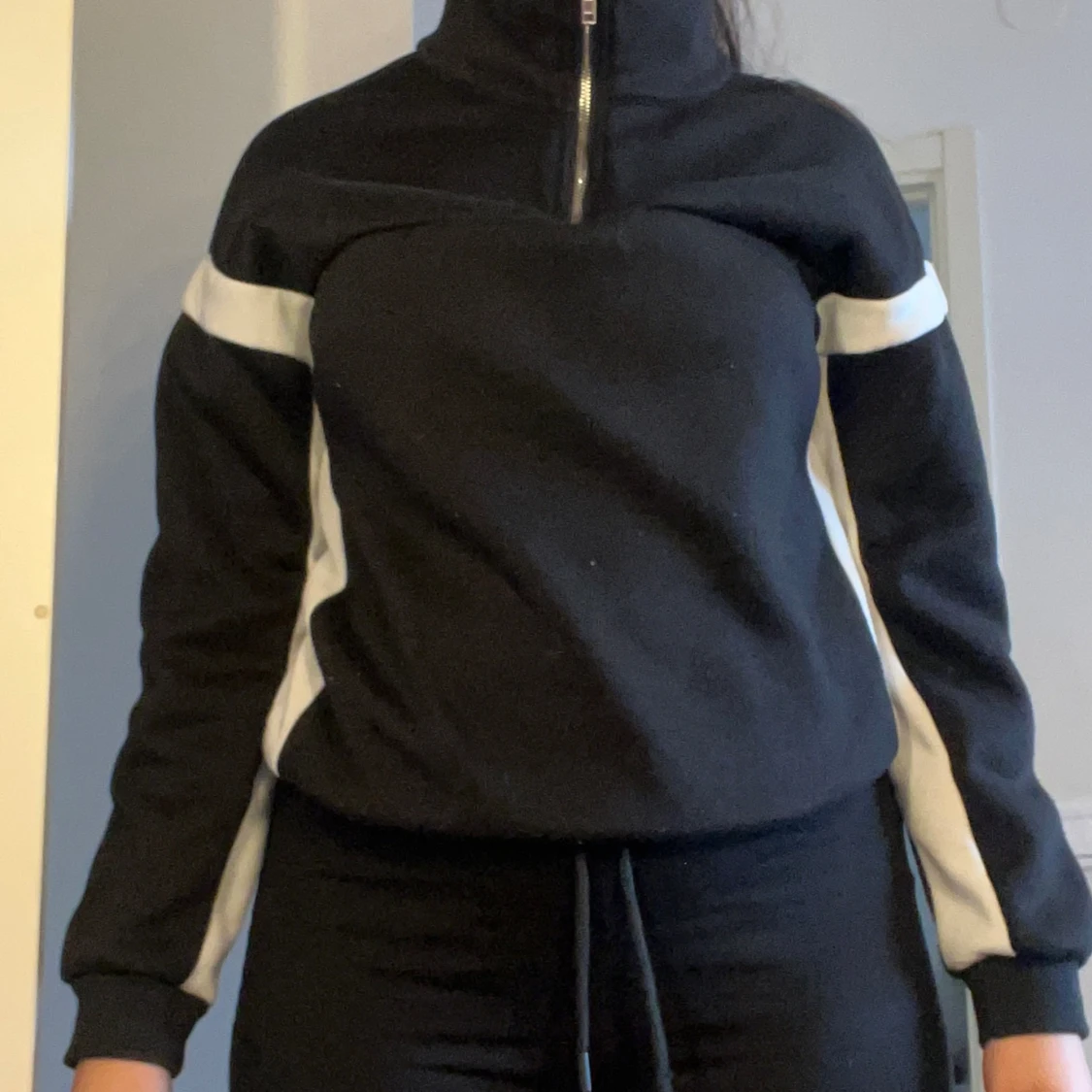 Svart och vid tröja - 91