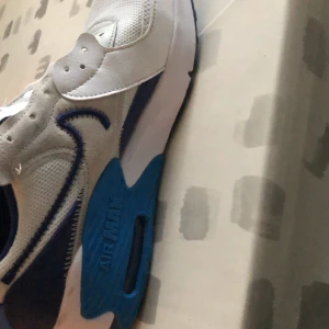 Air Max 90 - Air Max 90s är i jätte bra skick och är endast använd 2 gånger.