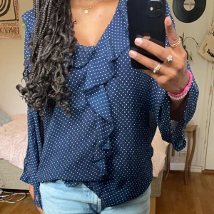 Prickig blus - Jätte fin blus som är knappt använd 💗