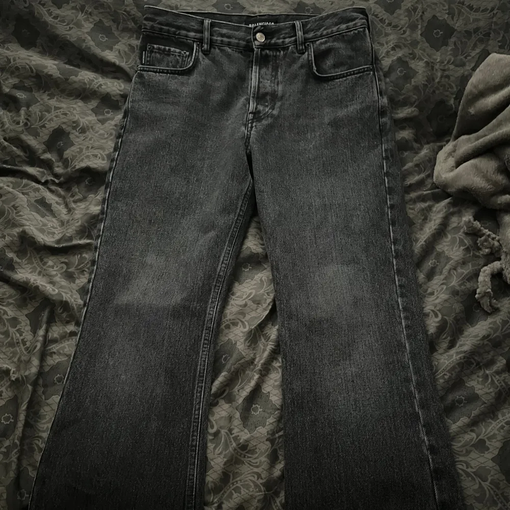 Balenciaga Japanese flare denim, Condition 10/10 Made in italy. Size 29 reciept is available from trusted seller. Amazing quality, great details. Since yall broke mfs think its pandabuy check last 2 images 🤡. Jeans & Byxor.