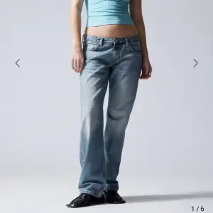 Säljer dessa lowwaist baggy jeansen i modellen arrow från weekday!
