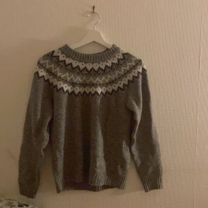 Stickad tröja  - Stickad tröja från Lager 157. 