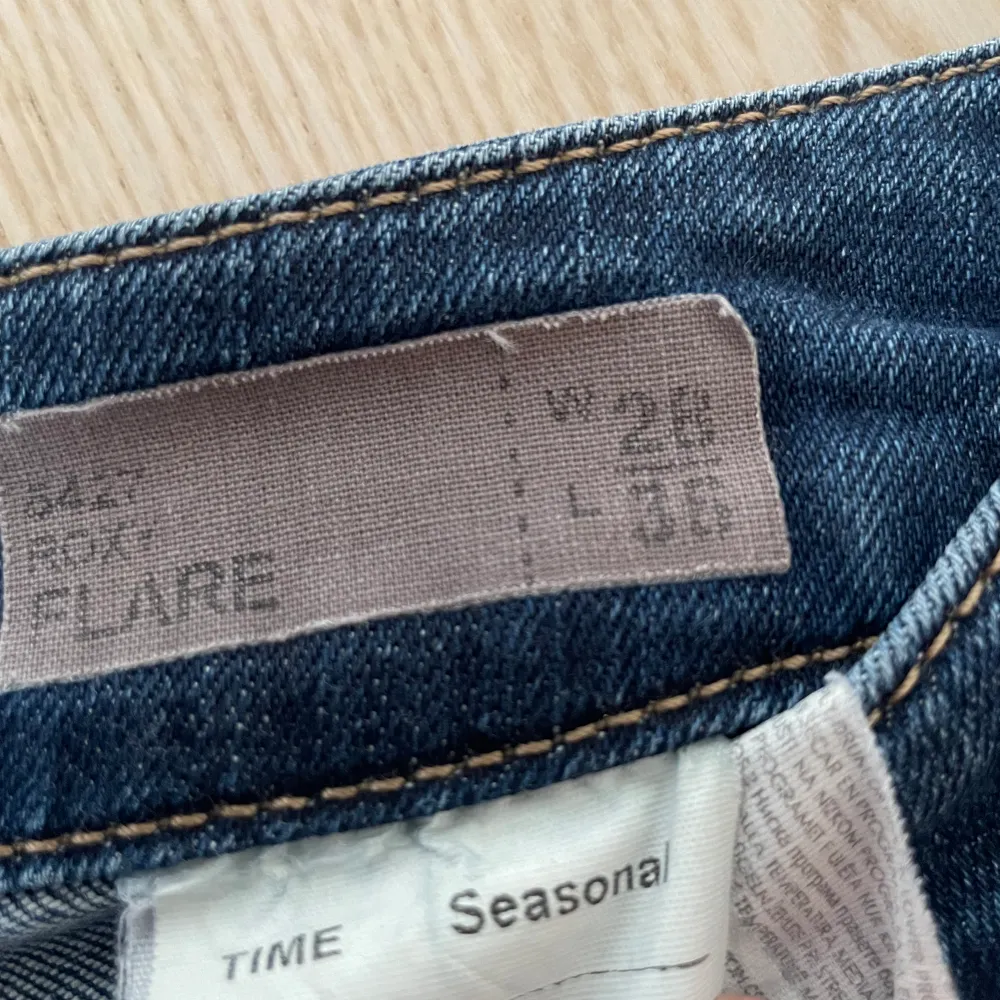 Säljer mina Ltb jeans, tidigare köpt på plick men dom var för stora för mig. De har inga defekter och i riktigt bra skick. Storlek W28 L36. Jeans & Byxor.