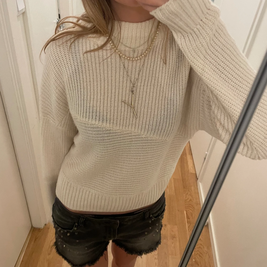 Krämvit stickad tröja  - 90