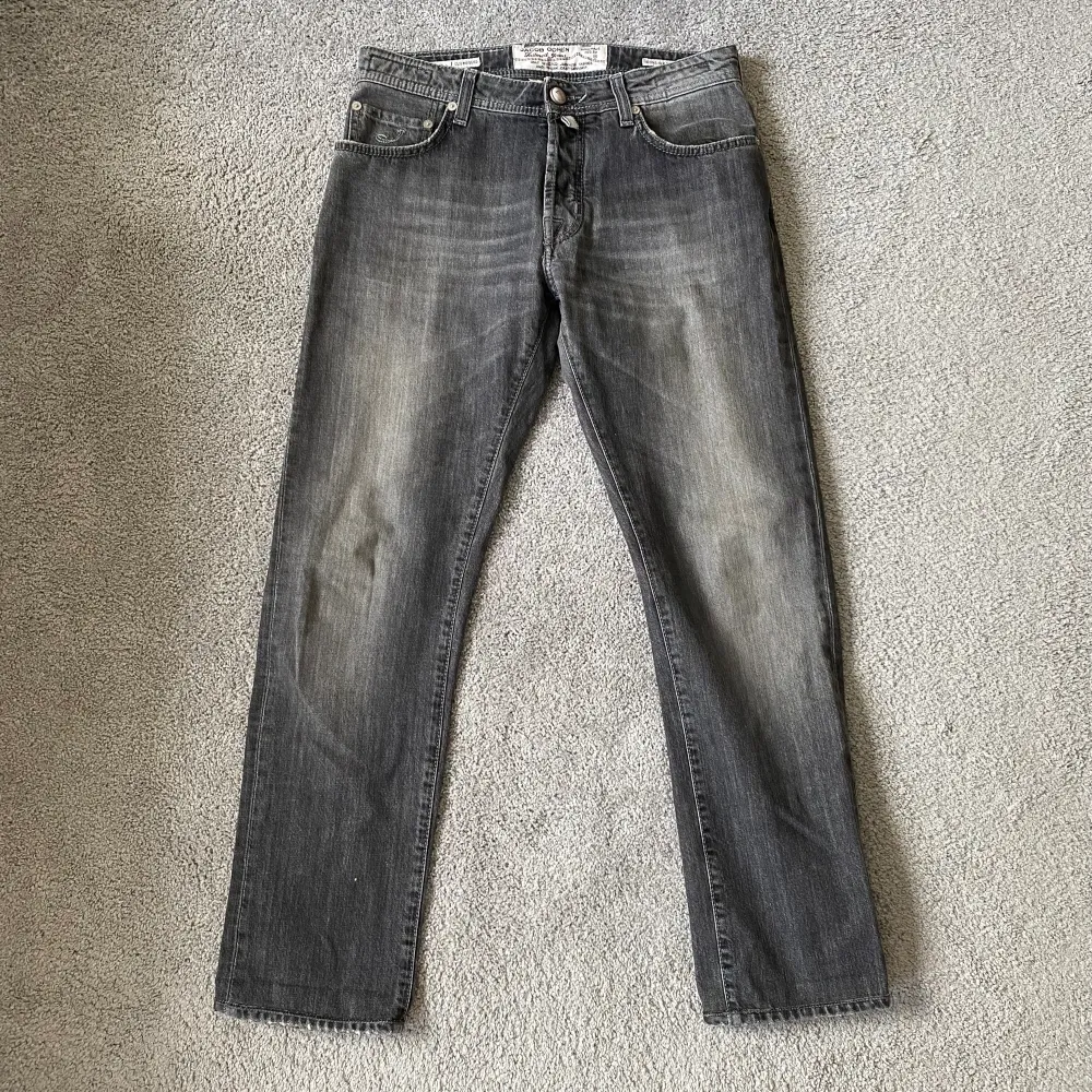 Handgjorda Jacob Cohen Jeans i storlek 33. Passar mellan 180-185cm. Skick 9/10. Bara att höra av sig för fler bilder/frågor.. Jeans & Byxor.