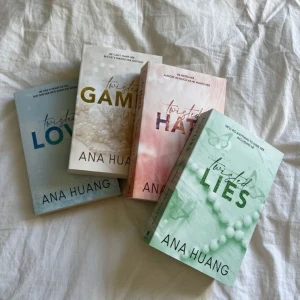 Böcker - Säljer denna populära bokserien, på grund av att jag läst ut den 💕 Böckerna är i toppskick, säljer för 450 medans nypris är ca 800kr 