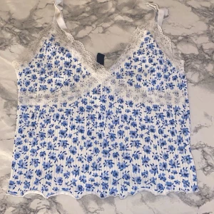 linne från hm - säljer då de bara ligger i garderoben 💞