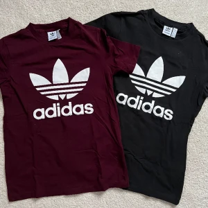 Nya Adidas t-shirts i stl 34  - Superfina och extra sköna Adidas t-shirts i stl 34. Endast testade så dom är i nyskick. Extra mjukt och skönt material på tröjorna!  Pris 120:- / styck  Kan mötas i Uppsala eller så kan jag skicka dom! 