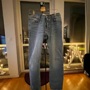 Dobber, Ante straight fit jeans (100% bomull) Sparsamt använda och i toppskick.