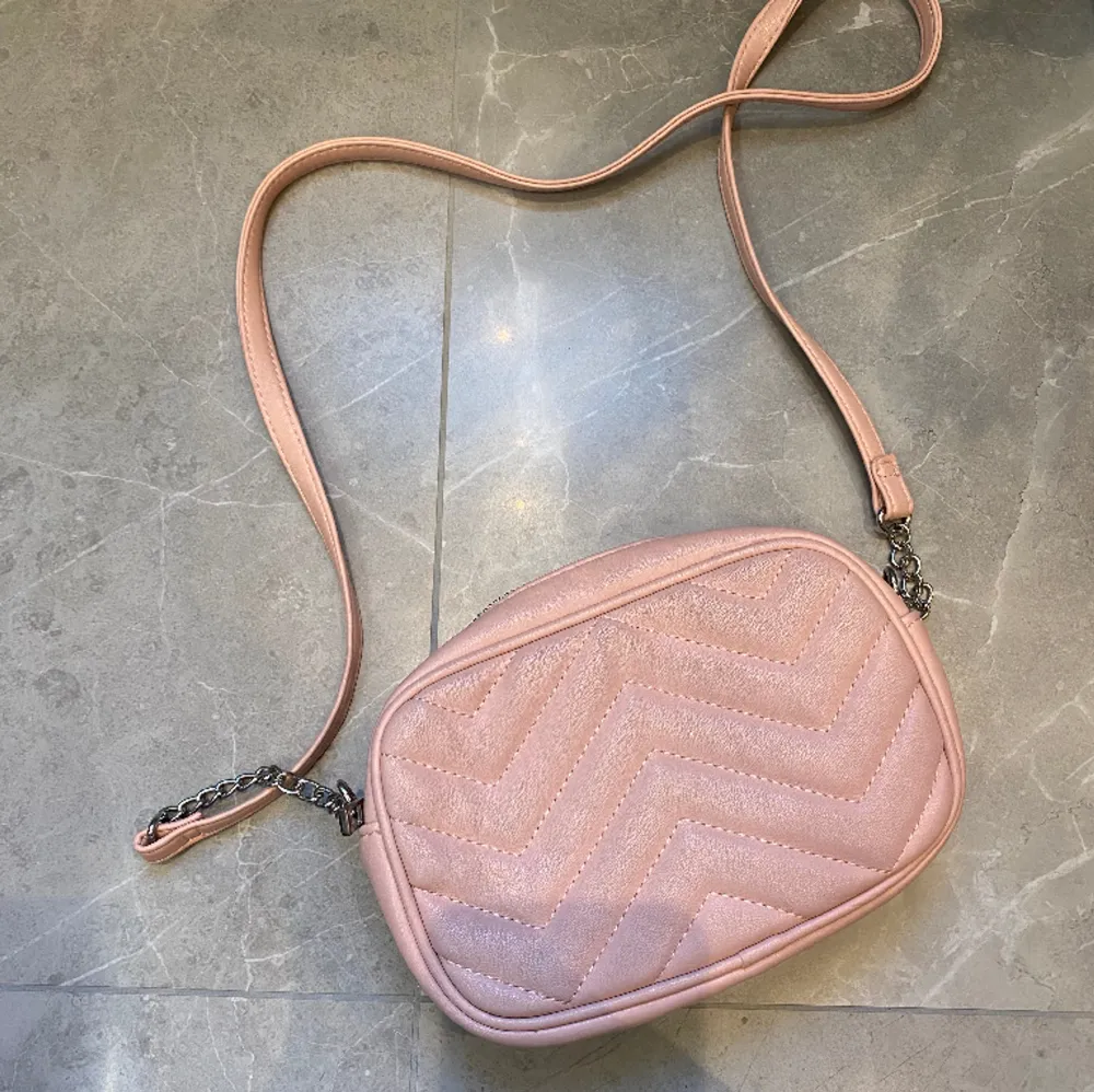 Supersöt rosa väska från Glitter! Knappt använd och därför som ny!💞💞. Väskor.