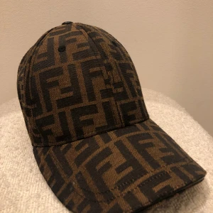 Keps - Fendi Brun Justerbar bak Aldrig använd