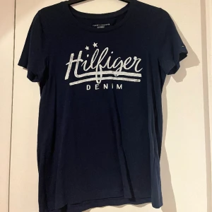 Tommy hilfinger shirt - Tommy tröja storlek M. Pris kan diskuteras
