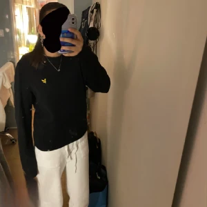lyle&scott tröja - hej,säljer nu min fina lyle&scott hoodie pga att den inte kommer till andvändning nästan aldrig andvänd och är i nyskick