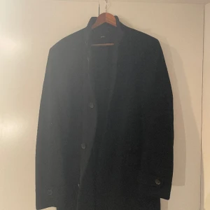 Hugo Boss  - Cashmere/Wool Rock  Hugo Boss  Storlek: Large 