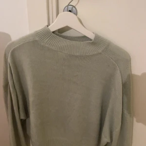 Stickad tröja - Stickad tröja från hm använd 2 gånger köpt för 249