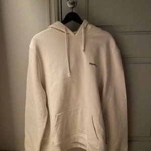 Arigato Hoodie - Arigato Hoodie, aldrig använd, nyskick, beige, säljer pga jag sällan får användning av den.