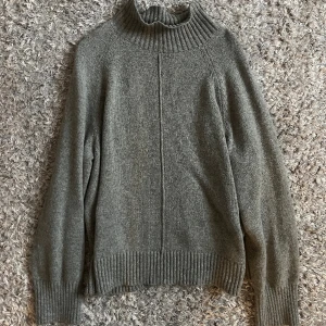 Stickad polo🤍 - Grå stickad polo🤍använt skick 