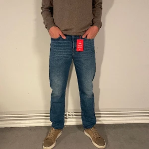 Diesel jeans  - 47. Hej! Säljer nu dessa helt nya diesel jeans. Modellen är 188cm Nypris 1499