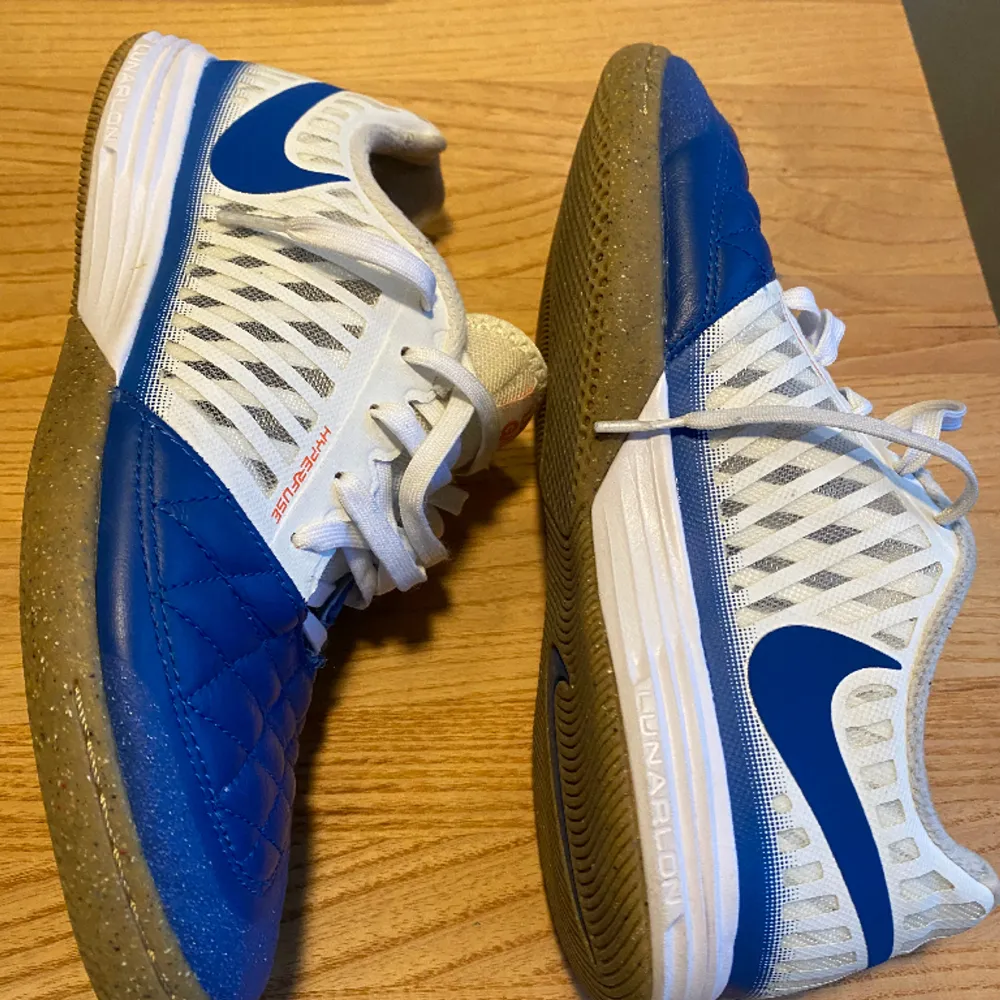 Nike Lunar Gato  storlek 40 Nästan ny. Vanligt pris 899-1099. Knappt använda då dom hann bli för små. Innehus skor.. Skor.