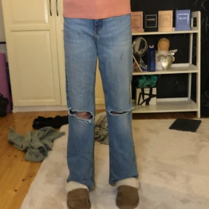 Jeans  - Jag säljer mina jeans nu då jag har rensat lite så då fick dom a åka ut dom är jätte sköna och fina 