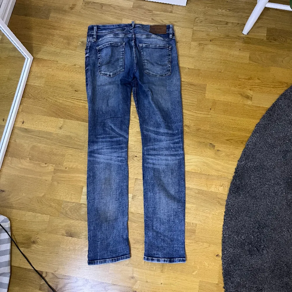 Jeans från Jack and Jones. Storlek 30/32 fint skick!. Jeans & Byxor.
