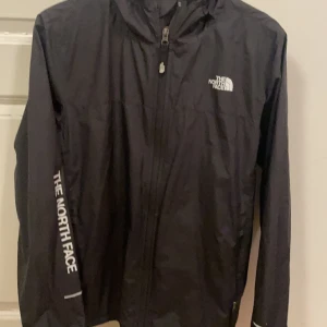 The North Face vindjacka  - The north face jacka i fint skick Storlek XL Barnstorlek men passar storlek XS och S