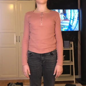 Fin tröja  - Jag säljer min tröja. Den är jätte fin jätte skön och 