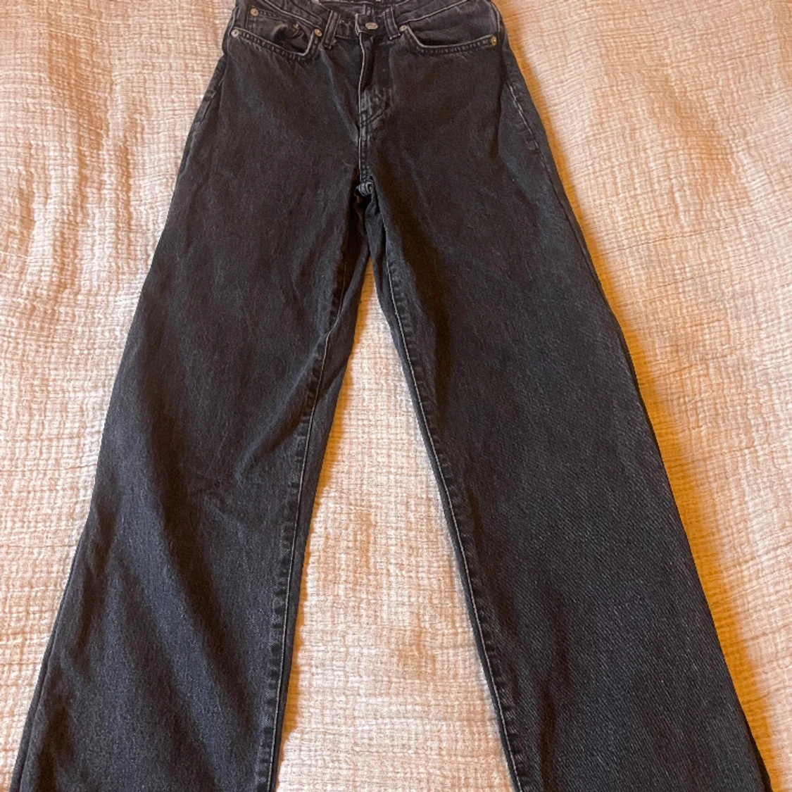 Svarta vida jeans  - 90