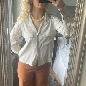 Skjorta  - Fint skick, skjorta med öppen krage