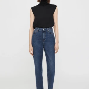 TOTEME jeans! Fint skick!  - Tapered leg denim darl blue från TOTEME! Fint skick! Storlek 24/34!  Nypris: 2400kr. 