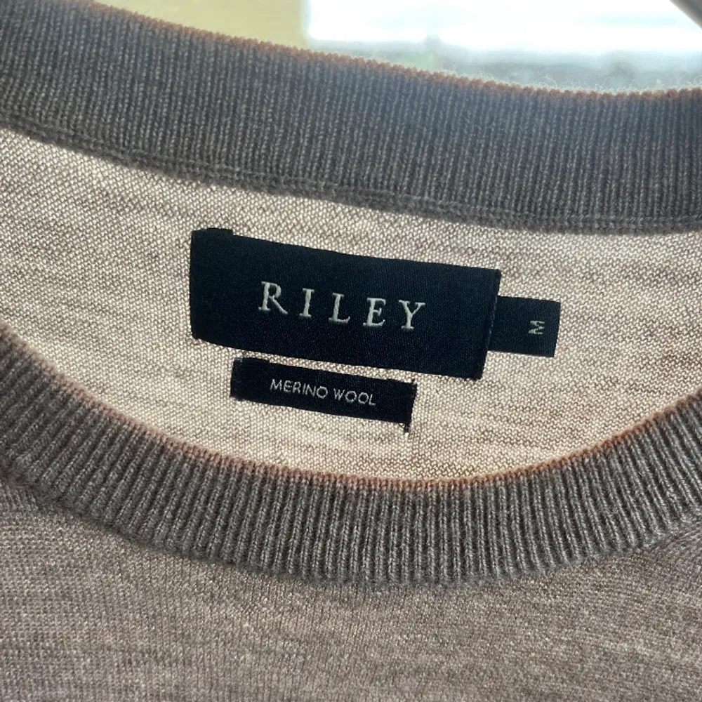 Beige tröja i skönt merinoull från Riley, säljs pga blivit för liten. Jättefint skick, pris kan diskuteras ⚡️ Kom dm vid frågor! . Tröjor & Koftor.