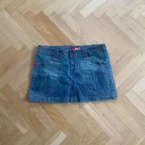 Cool jeanskjol! - Kontakta för mått