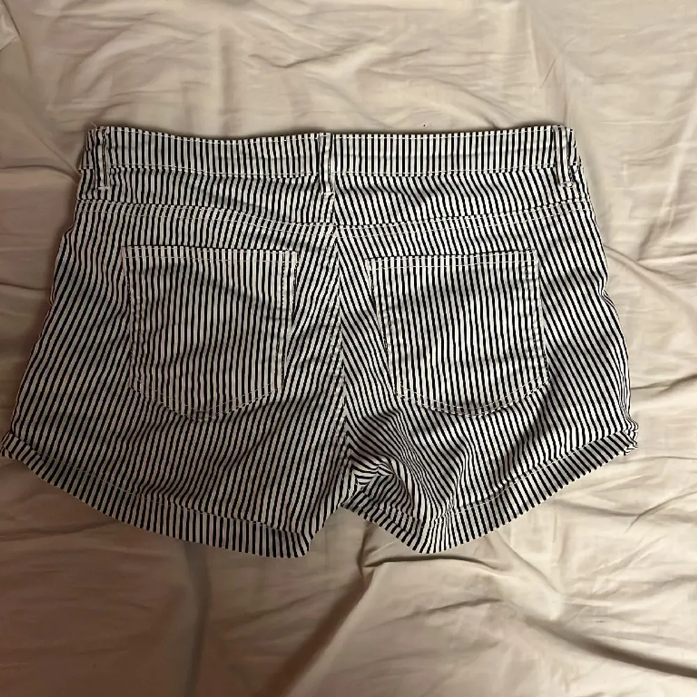 Jättefina randiga shorts från hm💕. Shorts.