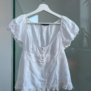 SUPER söt topp, Brandy  - Så fin topp från brandy, säljer då den inte passar i bysten längre. Lite slitage i armarna som går att sy till! Storleken är one size, skulle säga att den passar xs-s🙌🏻